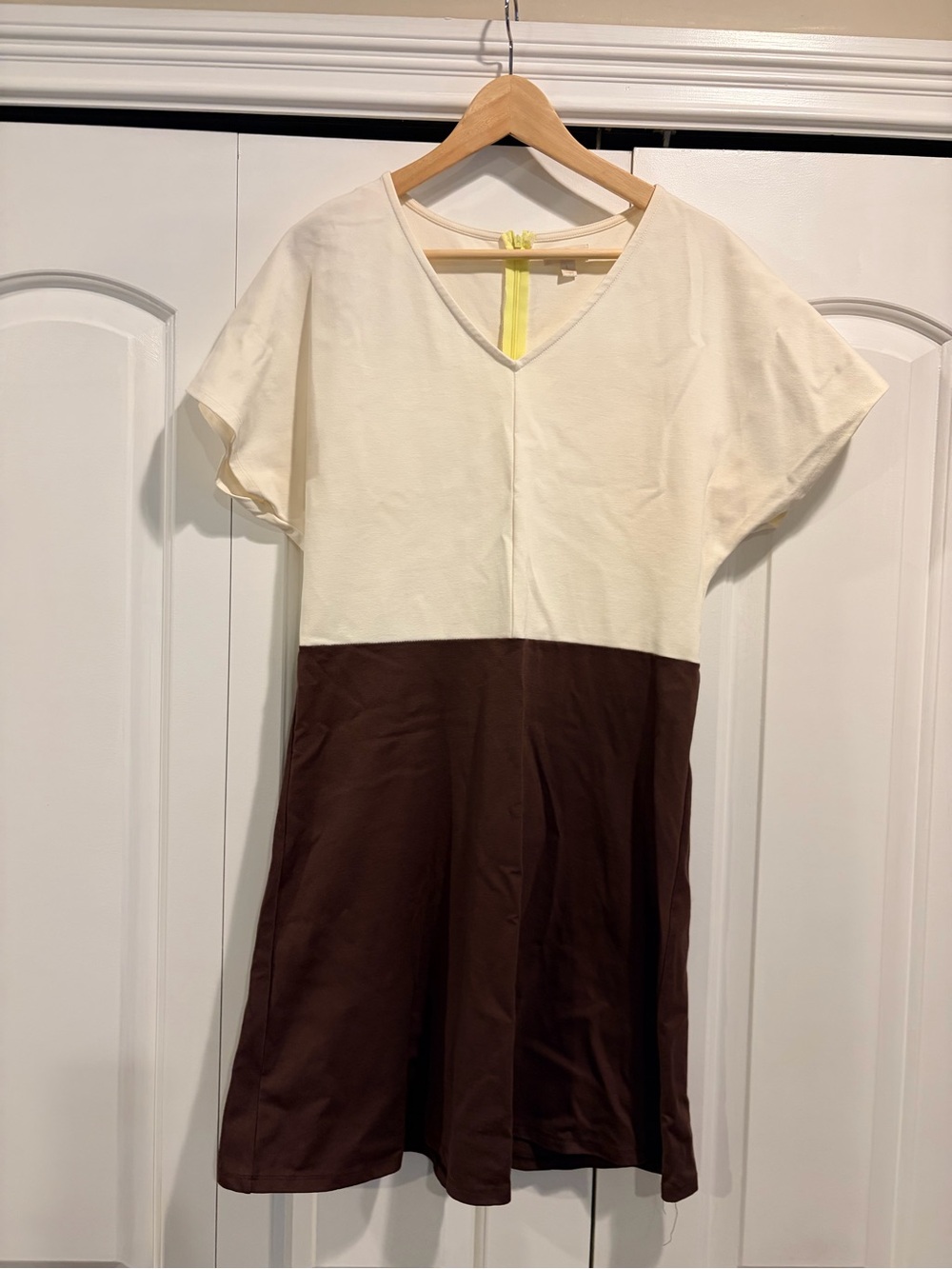 Women’s Colorblock Short-Sleeve Dress in Cream and Brown